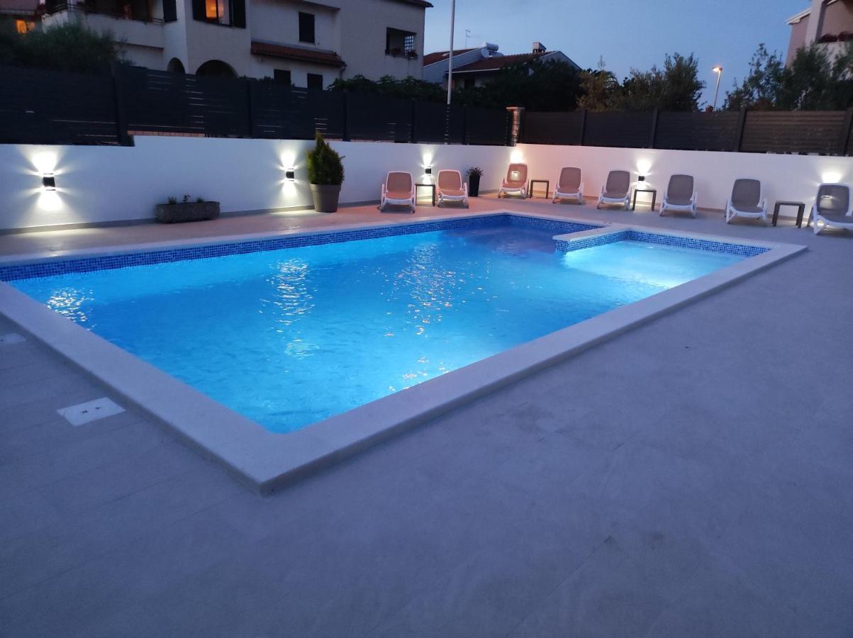 Viktor Rooms And Apartments Ровинь Экстерьер фото