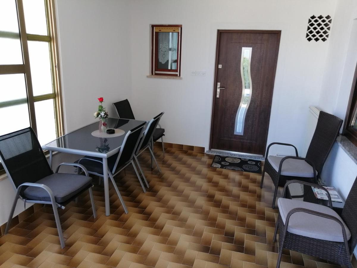 Viktor Rooms And Apartments Ровинь Экстерьер фото