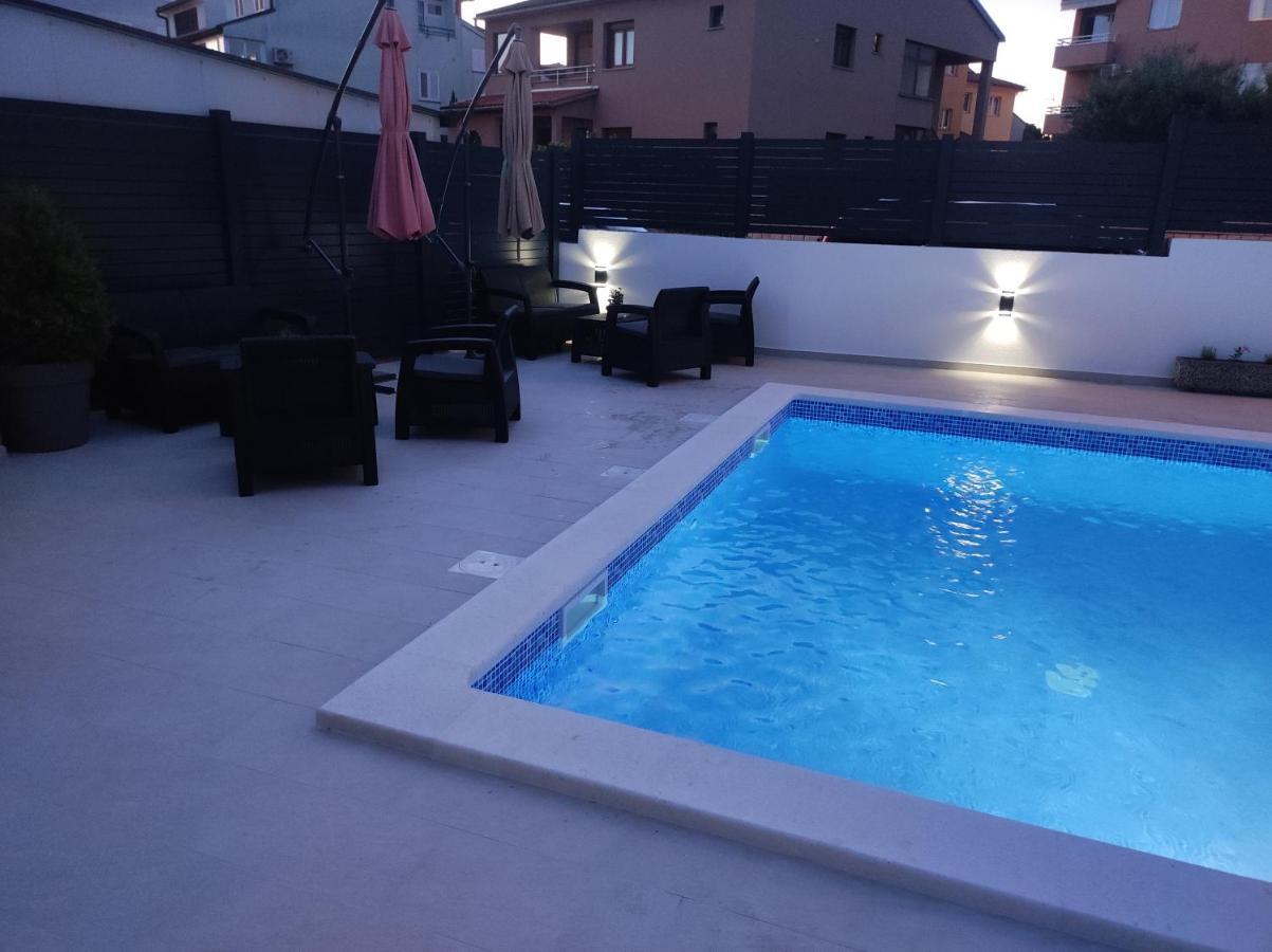 Viktor Rooms And Apartments Ровинь Экстерьер фото