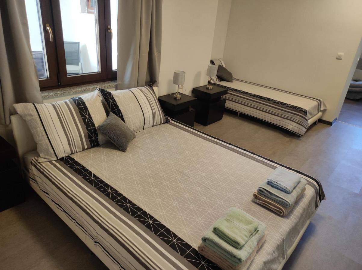 Viktor Rooms And Apartments Ровинь Экстерьер фото
