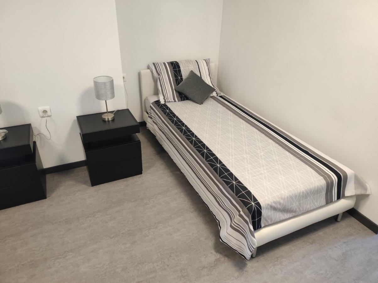 Viktor Rooms And Apartments Ровинь Экстерьер фото