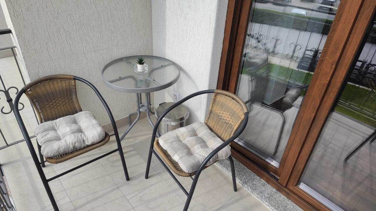 Viktor Rooms And Apartments Ровинь Экстерьер фото