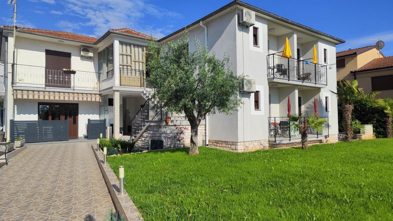 Viktor Rooms And Apartments Ровинь Экстерьер фото