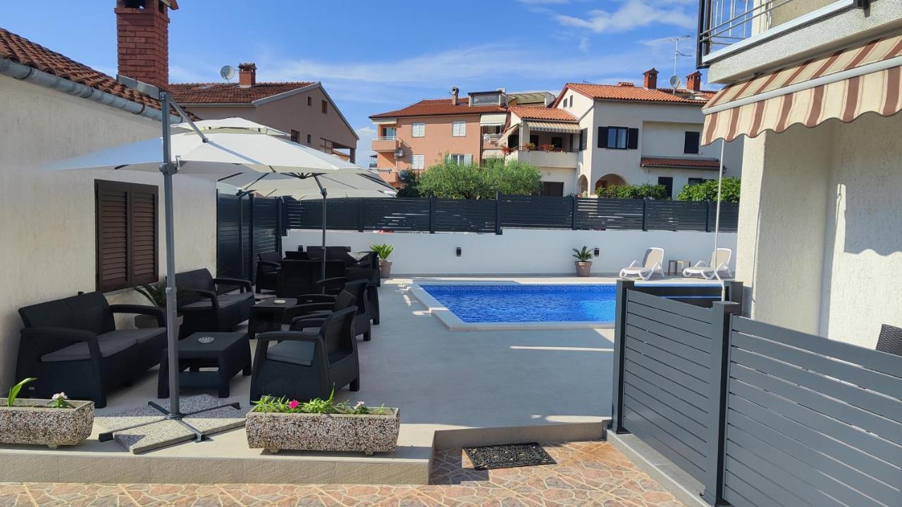 Viktor Rooms And Apartments Ровинь Экстерьер фото