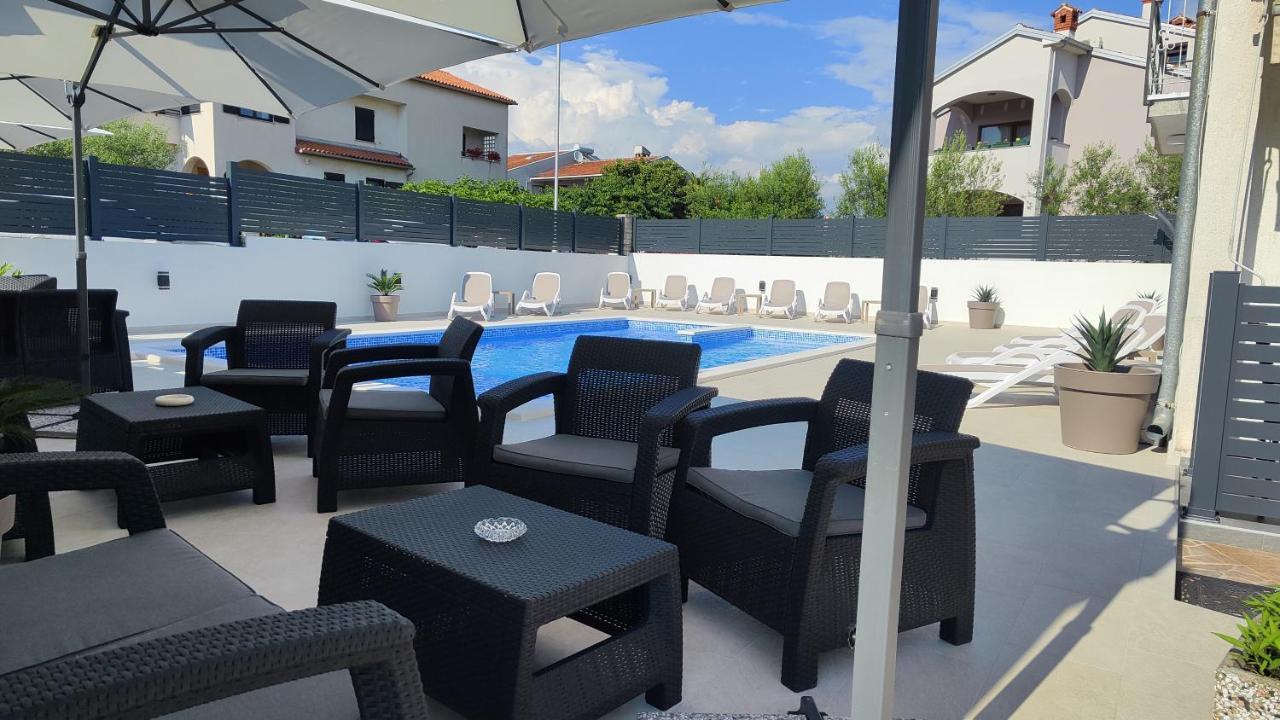 Viktor Rooms And Apartments Ровинь Экстерьер фото